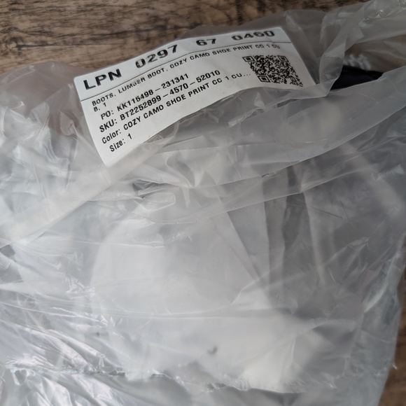 Fabkids camo boot size 1 NWT - Picture 2 of 2